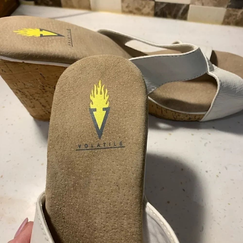 Volatile Wedges - Picture 6 of 6